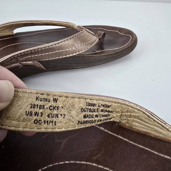 OluKai Kumu Leather Sandals Flip Flops Metallic Gold Size 7 Beach Vacation - Picture 10 of 10